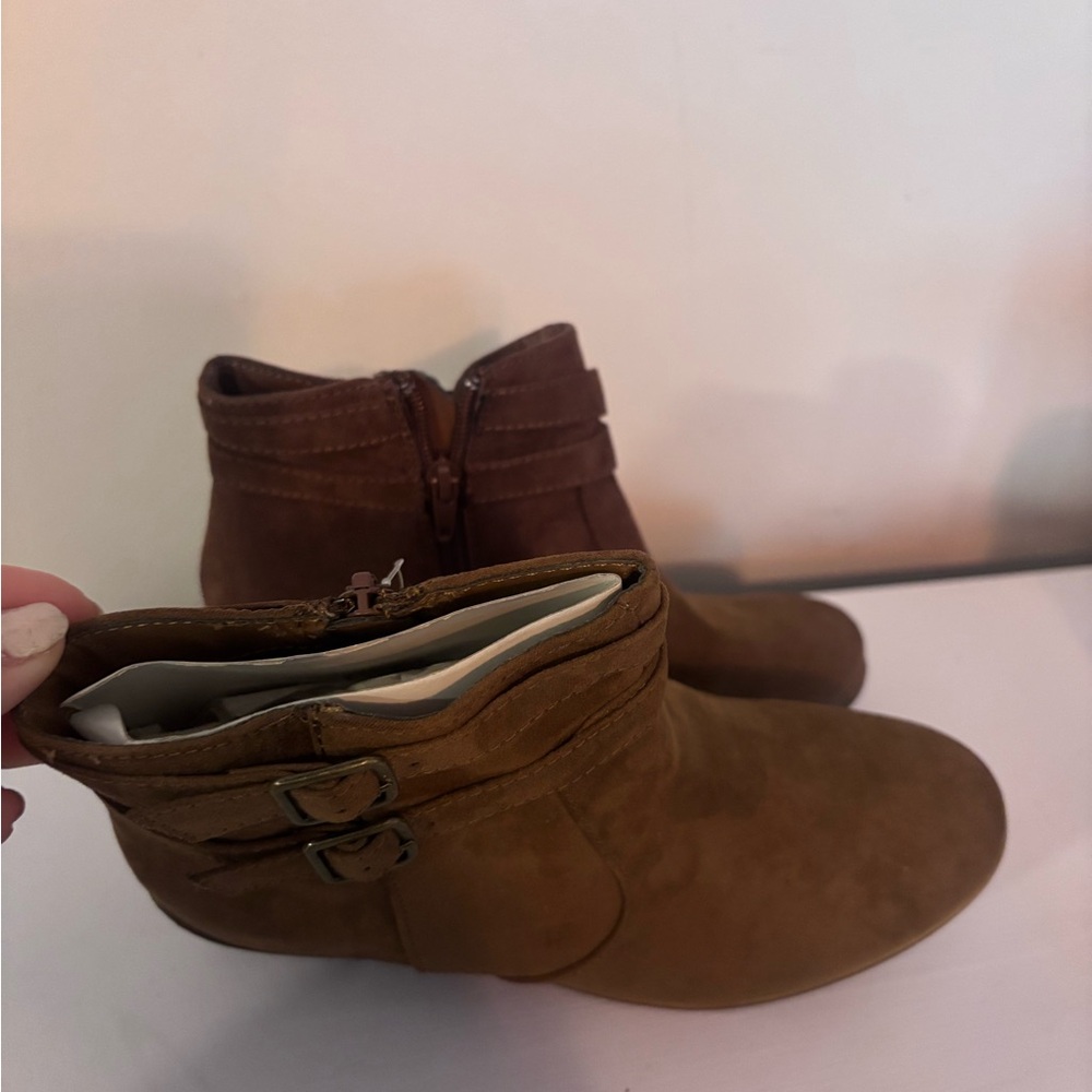 American Eagle Brown Ankle Booties 7.5 NWT - Picture 2 of 4